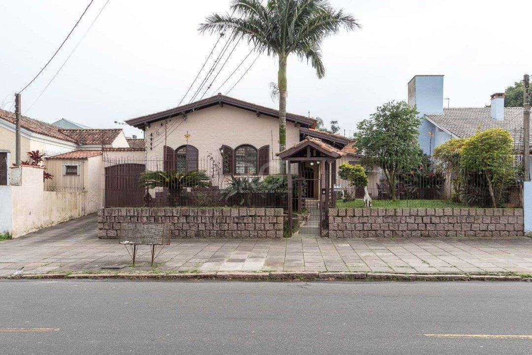 Casa à venda com 3 quartos, 380m² - Foto 1