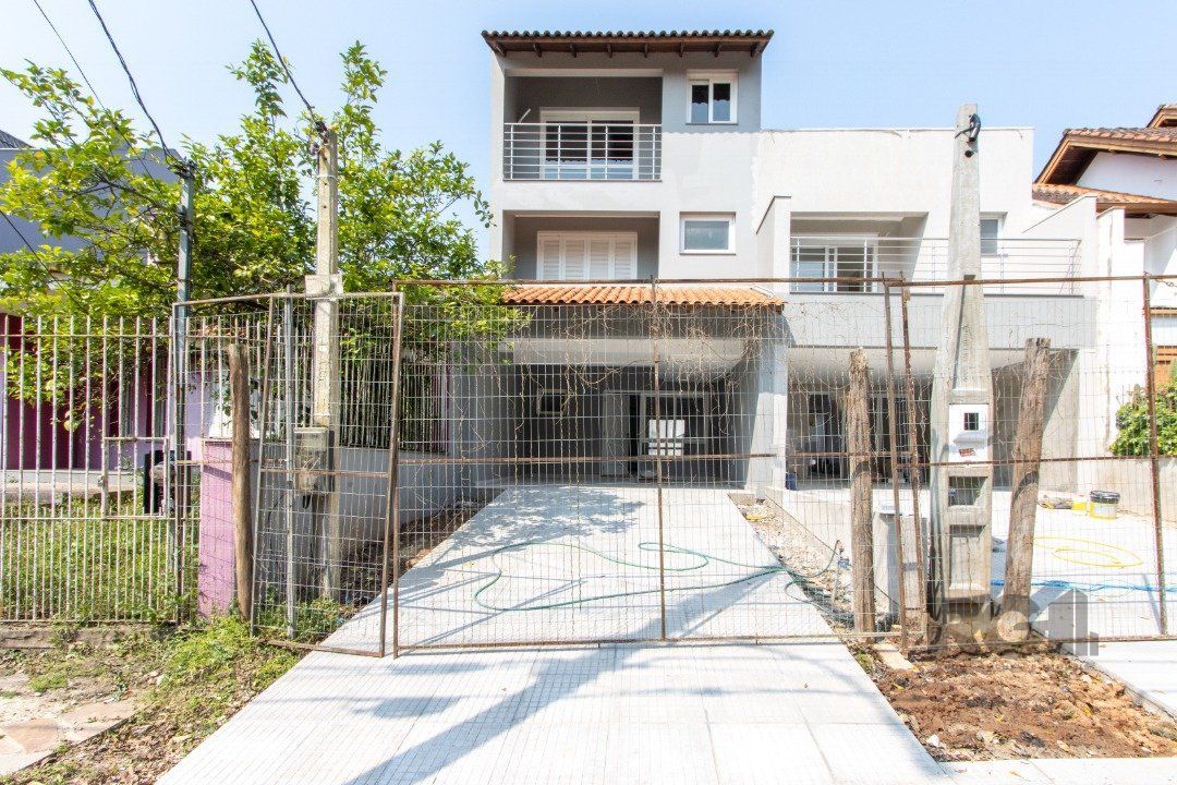 Sobrado à venda com 3 quartos, 182m² - Foto 1