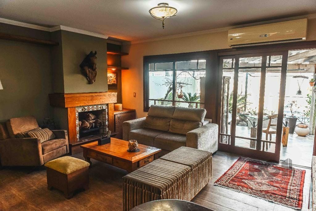 Casa de Condomínio à venda com 3 quartos, 247m² - Foto 1