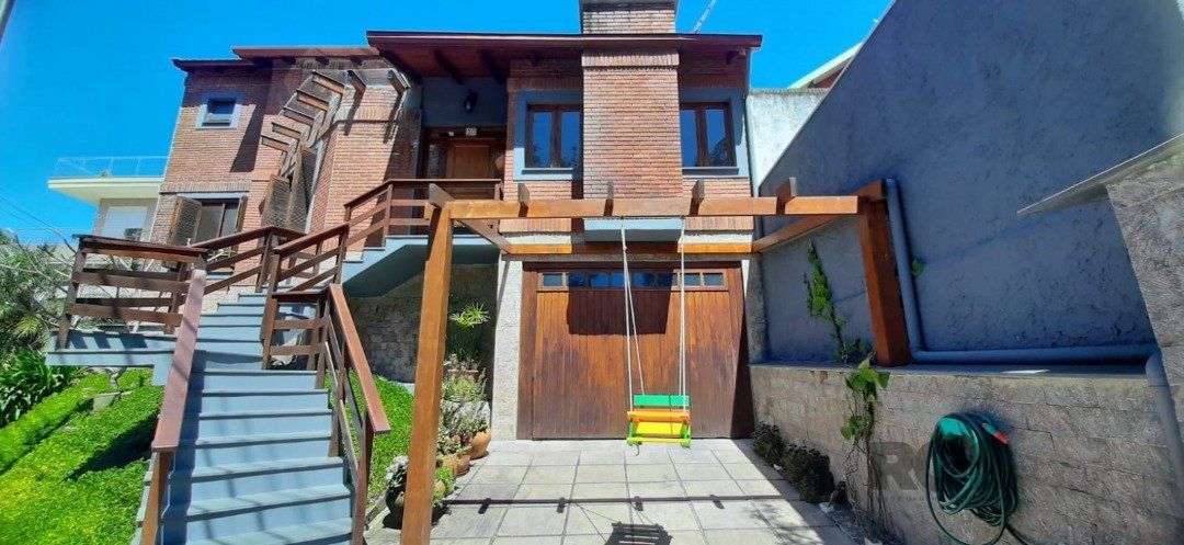 Casa de Condomínio à venda com 4 quartos, 246m² - Foto 1