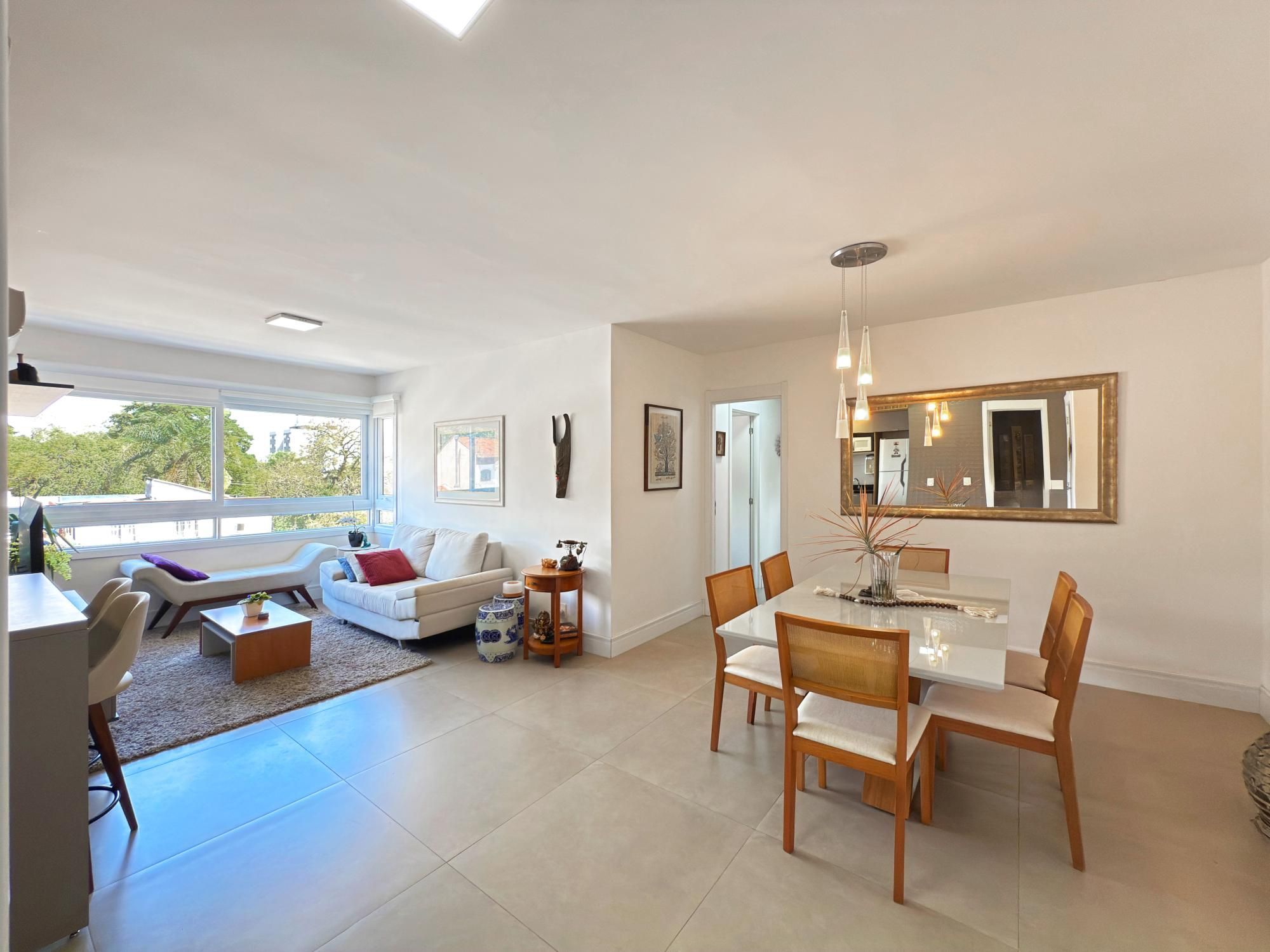 Apartamento 03 Suítes bairro Cristal, 88,97m² de área privativa, semimobiliada e 02 vagas de garagens cobertas.