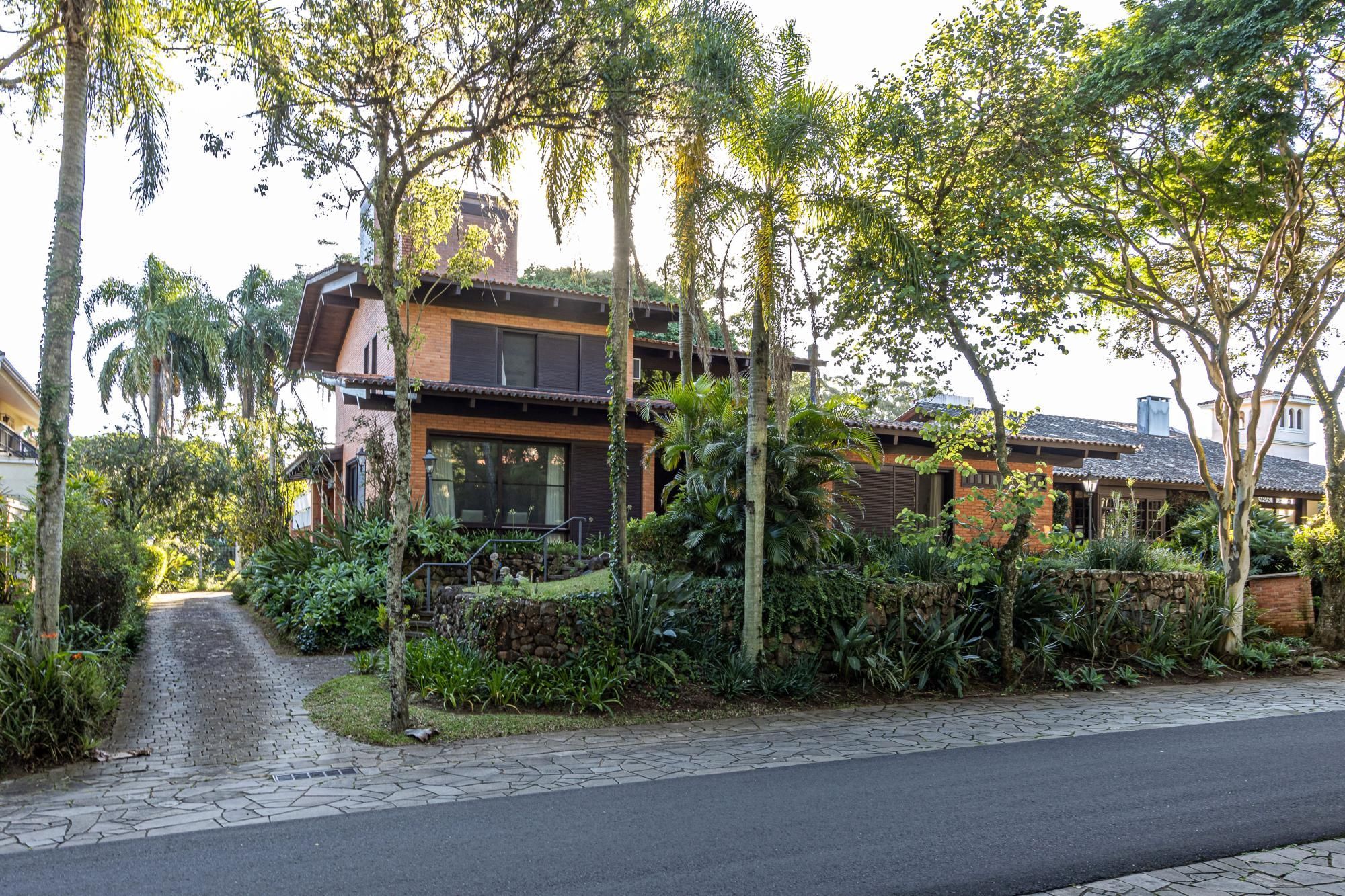 Casa de Condomínio com 394m², 4 dormitórios no bairro Cavalhada em Porto Alegre para Comprar