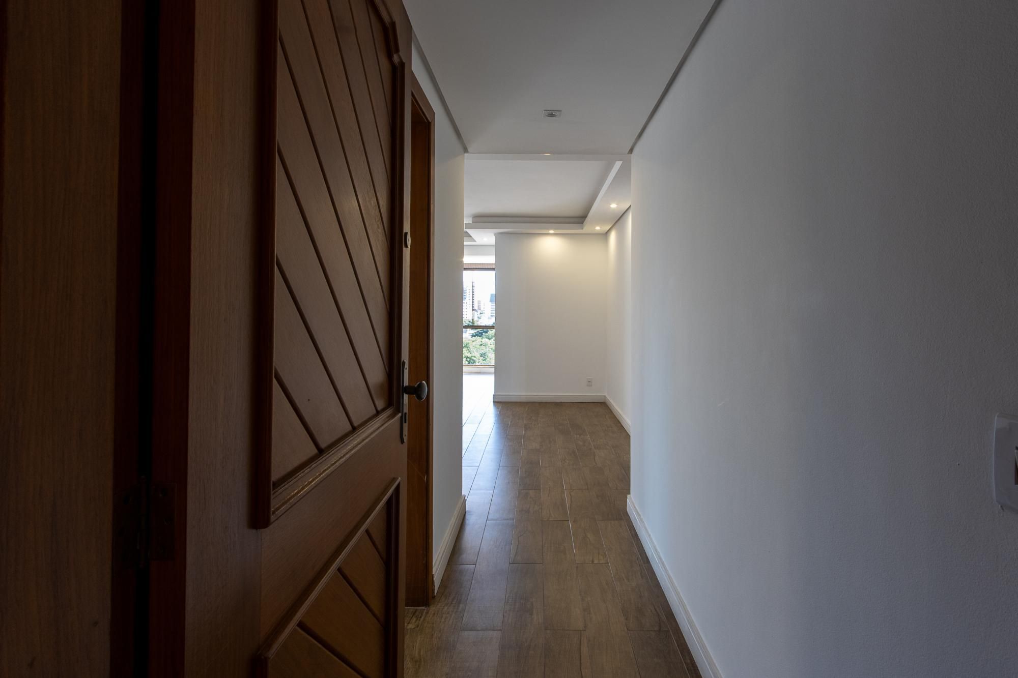 Apartamento com 114.02m², 3 dorm, Petrópolis com lareira e churrasqueira