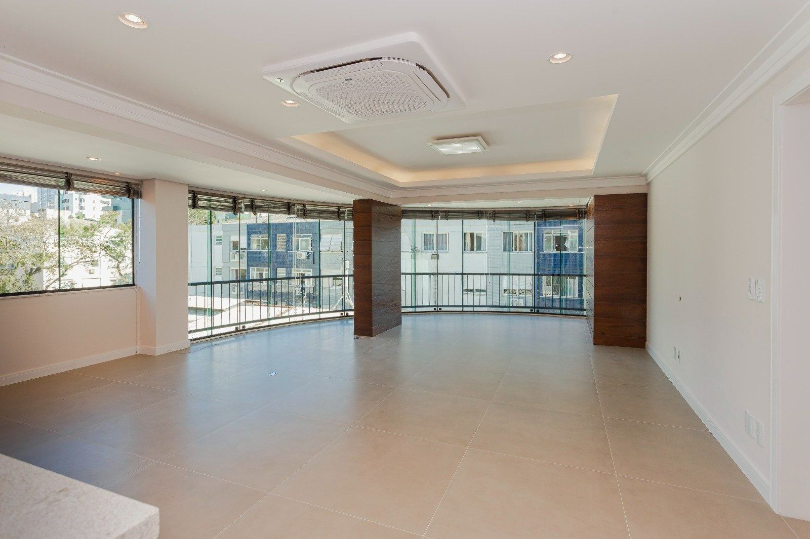 Apartamento 100% Reformado com 3 Dormitórios e Churrasqueira