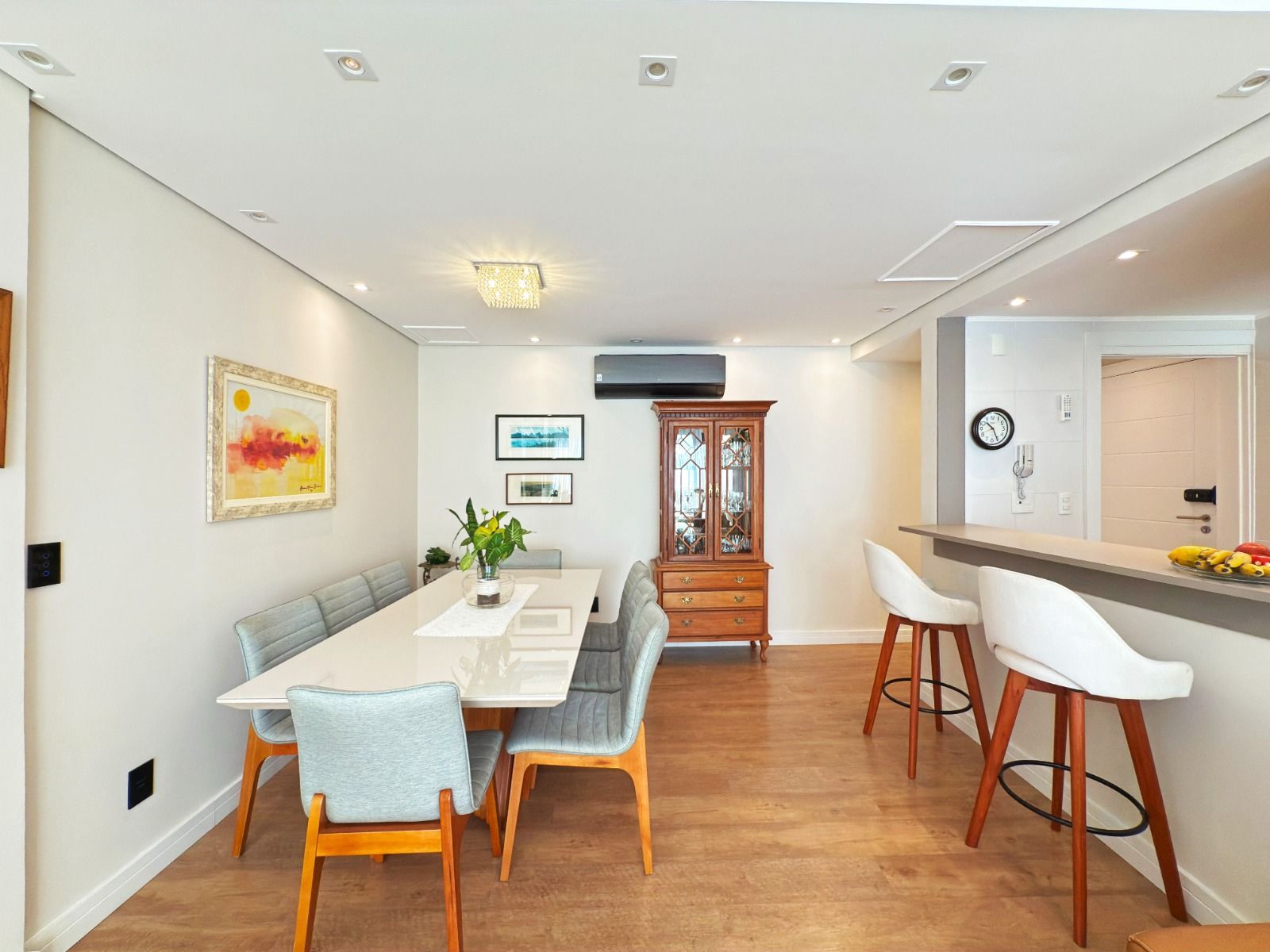 Excelente apartamento de 3 dormitórios, 1 suíte e 2 vagas de garagem.