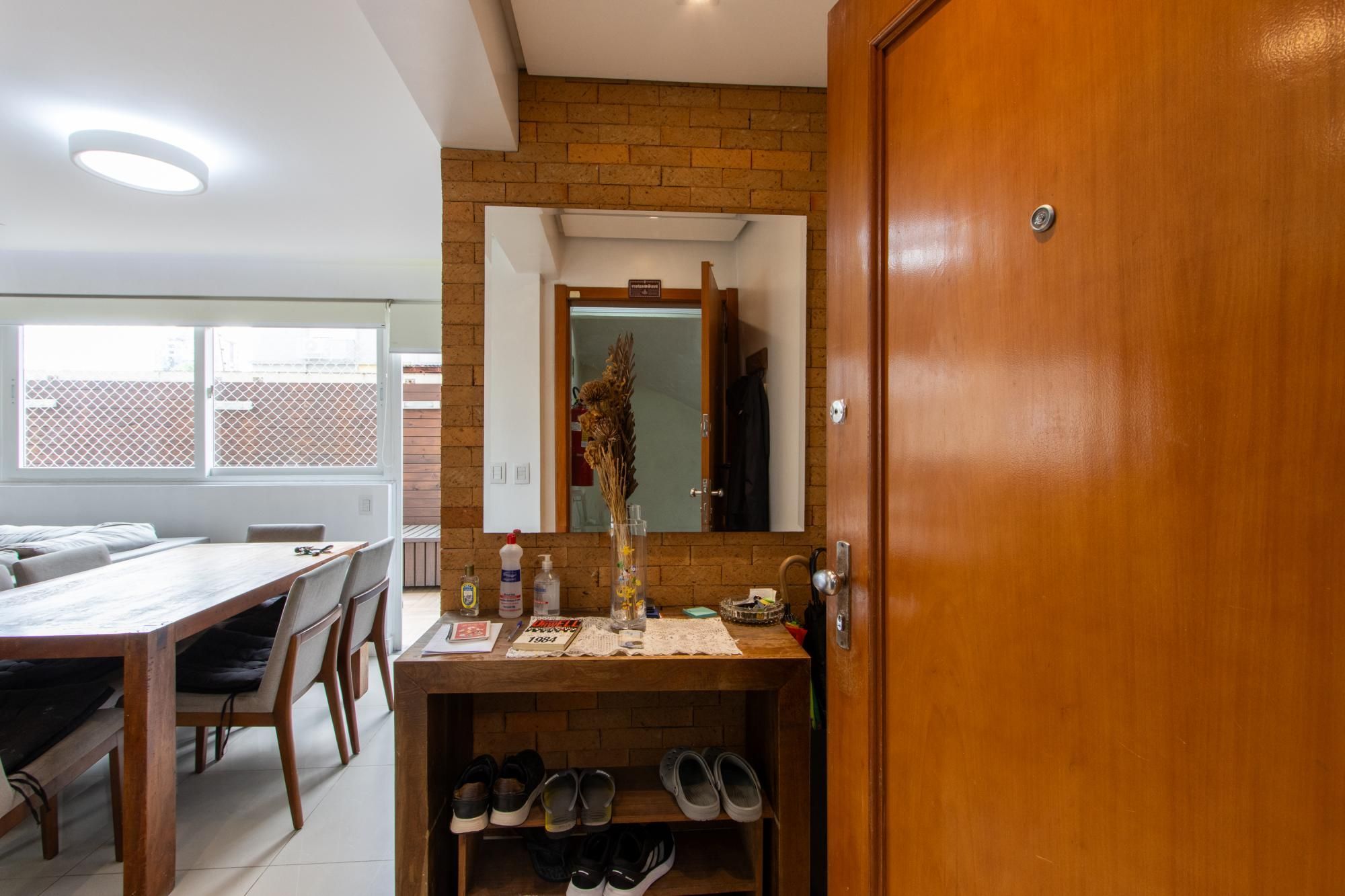 Apartamento garden, 3 quartos, mobiliado no Menino Deus em Porto Alegre.