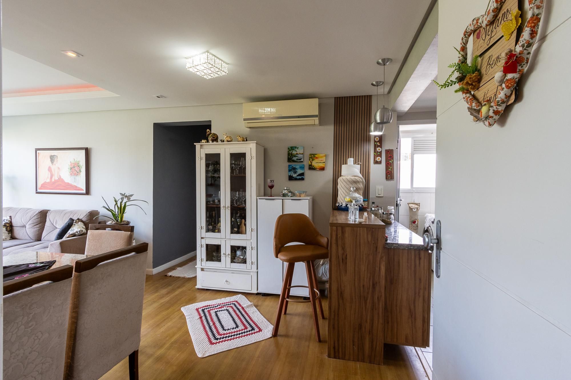 **Apartamento Mobiliado de 3 Quartos na Tristeza, Porto Alegre - Venda por R$ 595.000,00**