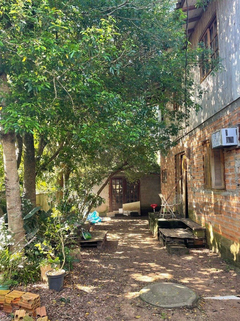 Casa à venda com 6 quartos, 200m² - Foto 5