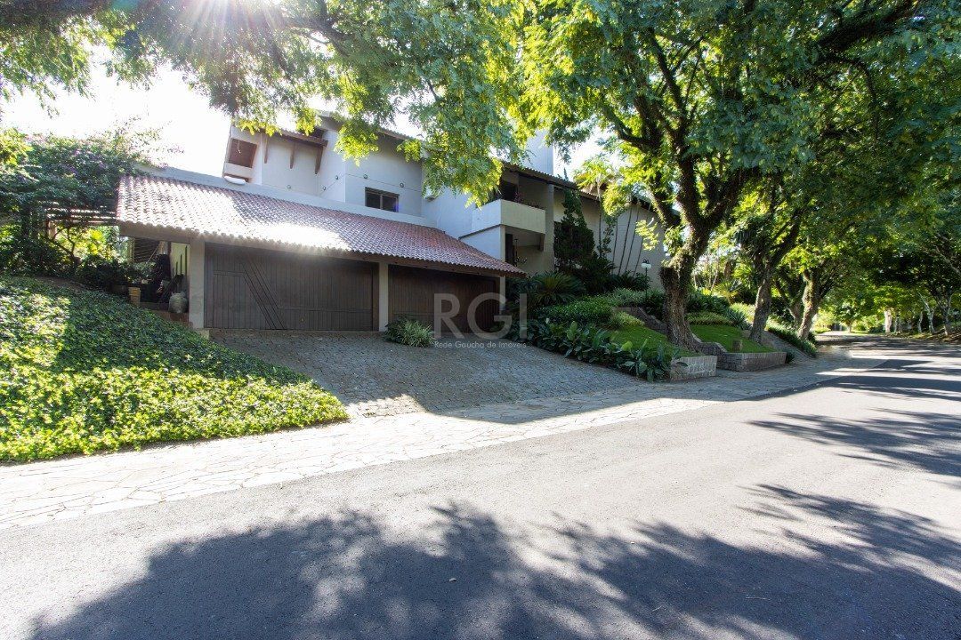 Casa de Condomínio à venda com 8 quartos, 1350m² - Foto 1