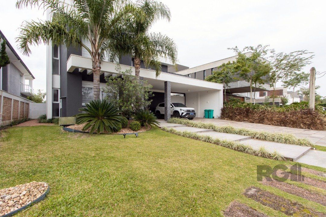 Casa de Condomínio à venda com 4 quartos, 350m² - Foto 1