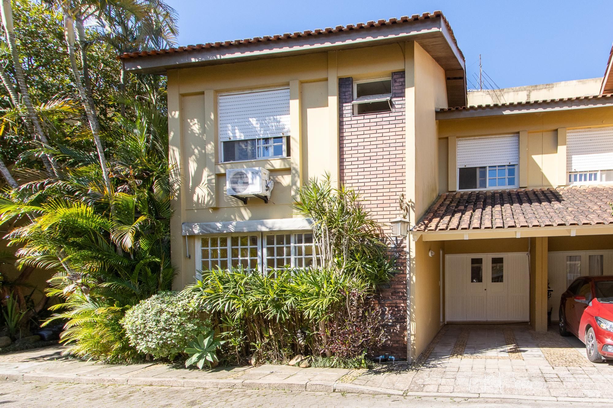 Casa condomínio, no bairro Tristeza, 175,17m² área privativa,03 dormitórios 01 suíte e 02 vagas!