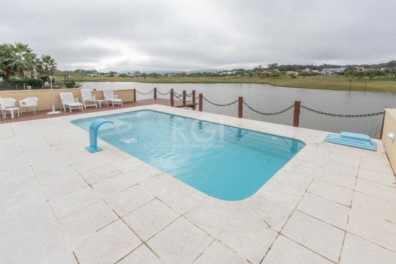 Casa de Condomínio à venda com 4 quartos, 320m² - Foto 2