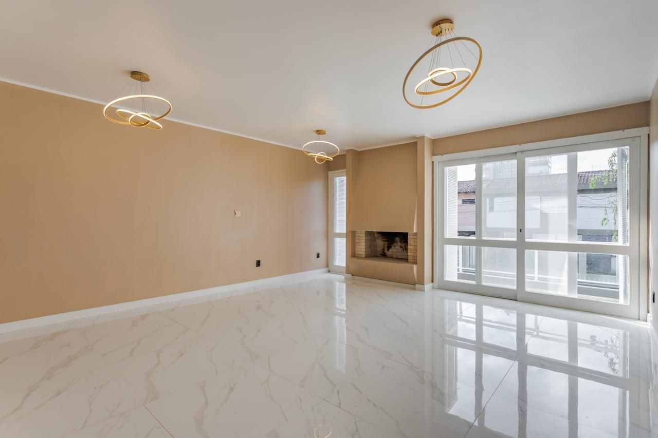 Casa com 223m², 3 dormitórios no bairro Jardim Lindóia em Porto Alegre para Comprar