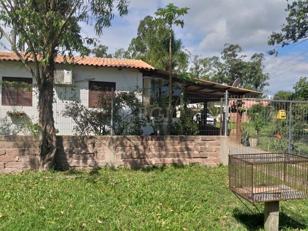 Casa à venda com 4 quartos, 121m² - Foto 1