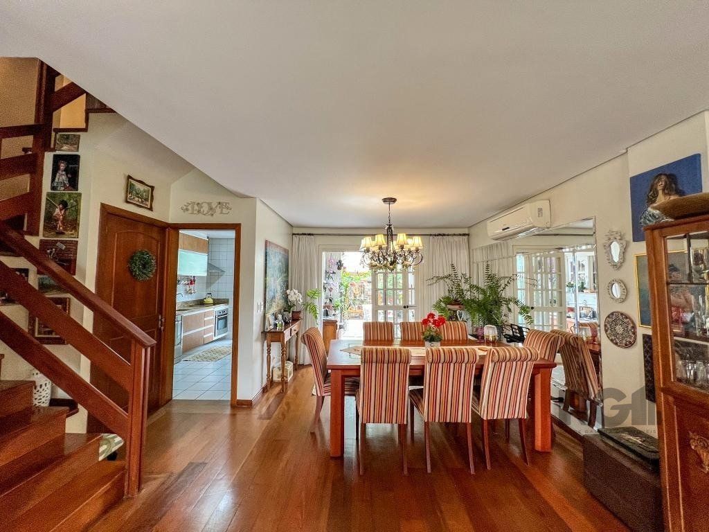 Casa de Condomínio à venda com 3 quartos, 224m² - Foto 4