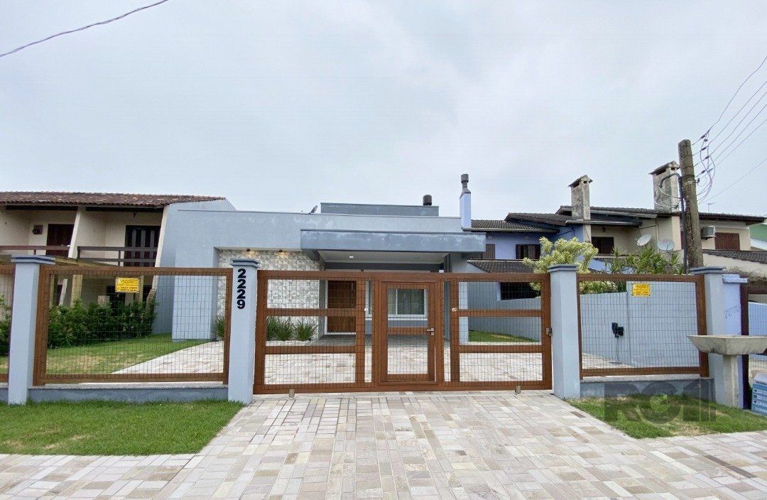 Casa à venda com 3 quartos, 129m² - Foto 1