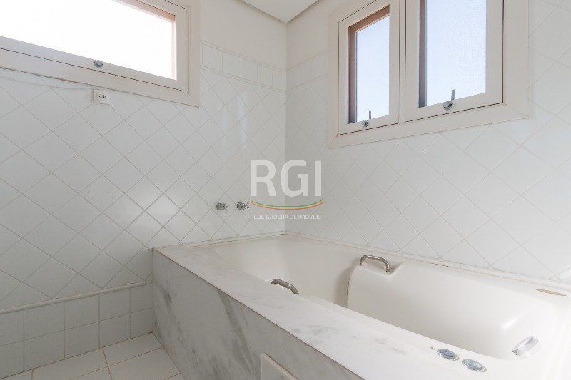 Casa de Condomínio à venda com 4 quartos, 322m² - Foto 31
