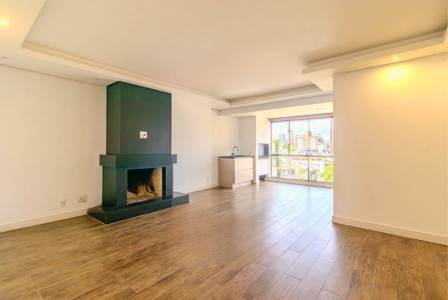 Apartamento com 114.02m², 3 dorm, Petrópolis com lareira e churrasqueira