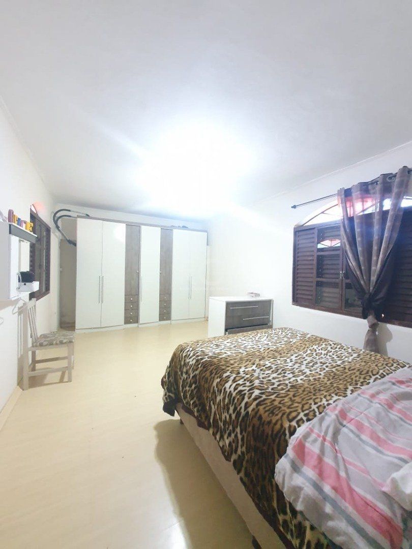 Casa à venda com 5 quartos, 226m² - Foto 6