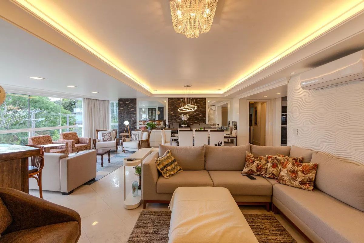 Apartamento com 3 dormitórios, 2 vagas e 231.61m² - Bairro Menino Deus