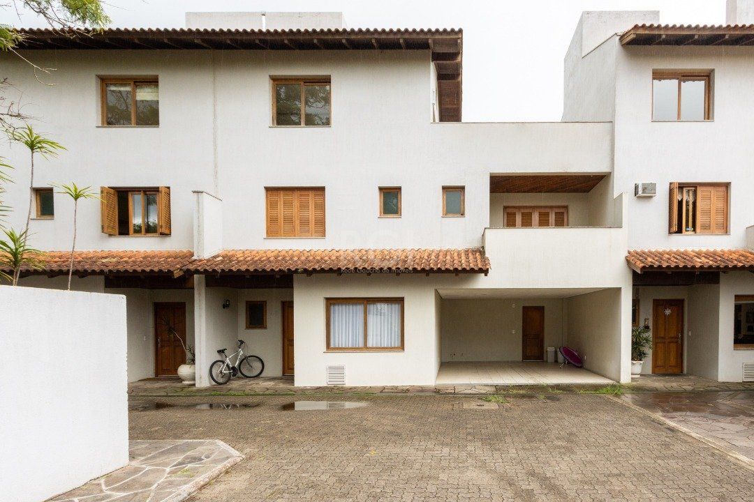Casa de Condomínio à venda com 4 quartos, 334m² - Foto 4