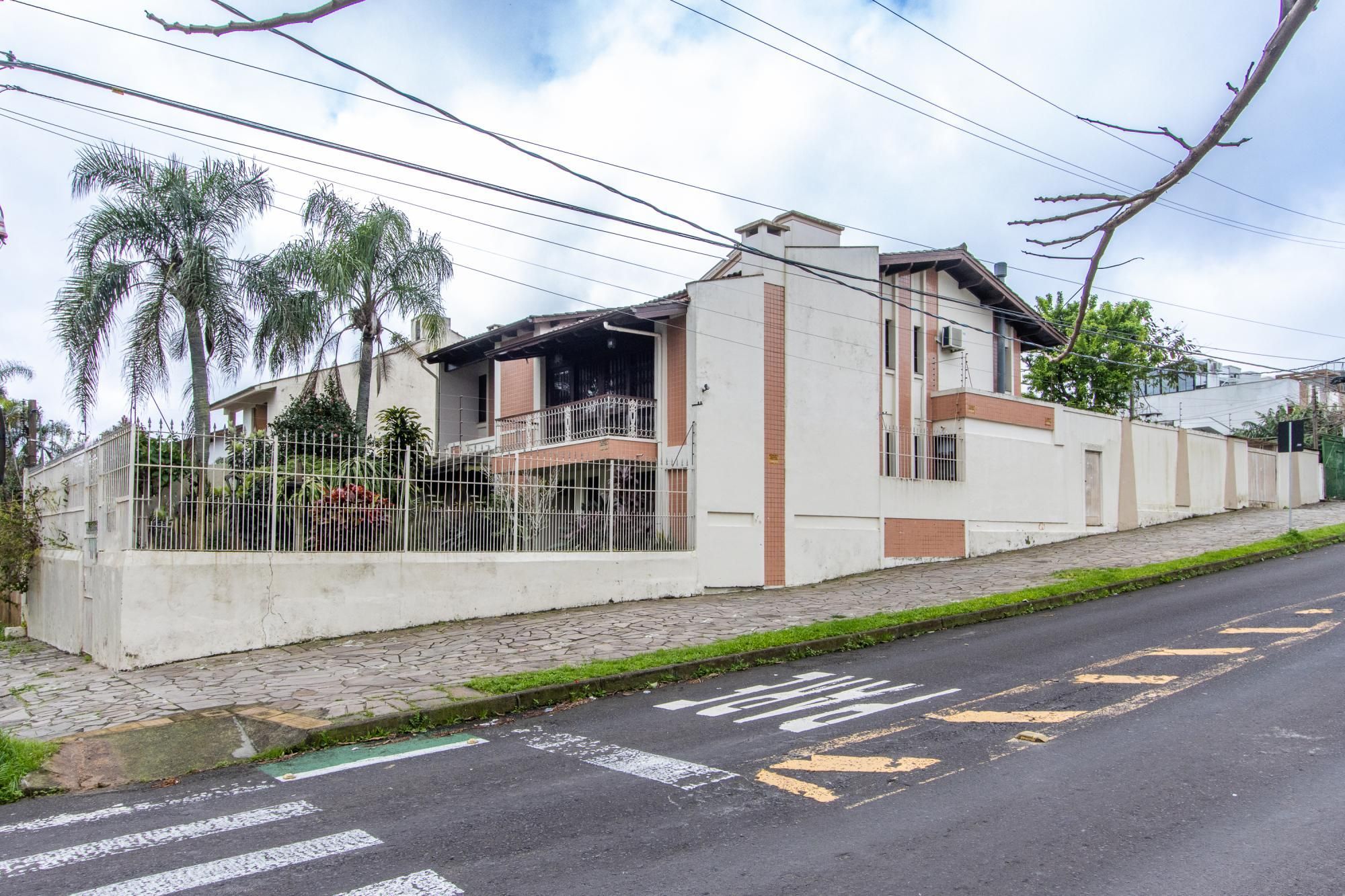 Casa para Venda - 485m², 4 dormitórios, sendo 1 suites, 3 vagas - Cristal