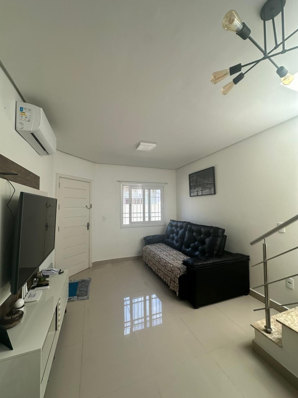 Linda  Casa em condomínio , localizada no bairro TRISTEZA, Zona Sul de PORTO ALEGRE..