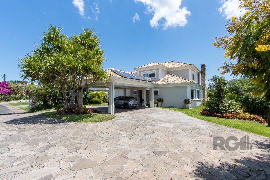Excelente residência no Condomínio Terra Ville com aproximadamente 474,74m² privativos.
