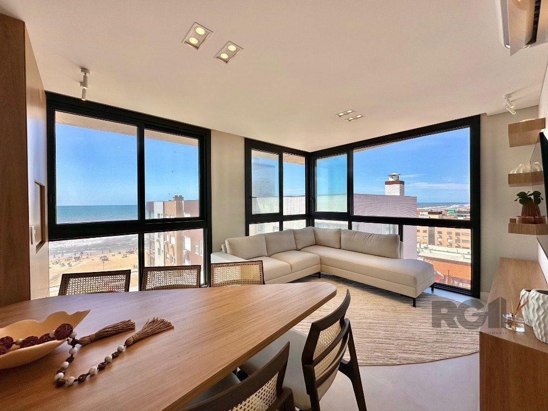 Apartamento à venda com 3 quartos, 150m² - Foto 2