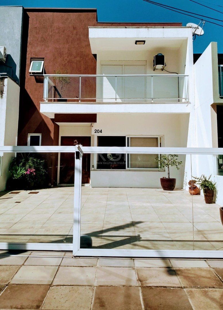 Casa à venda com 173m², 3 quartos, 3 suítes, 2 vagas no bairro Hípica em Porto Alegre