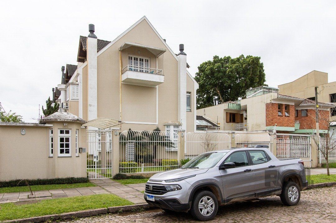Casa de Condomínio à venda com 4 quartos, 224m² - Foto 2