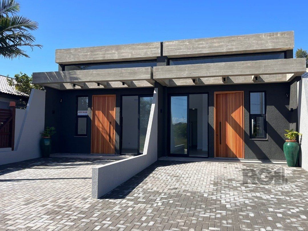 Casa à venda com 2 quartos, 100m² - Foto 1