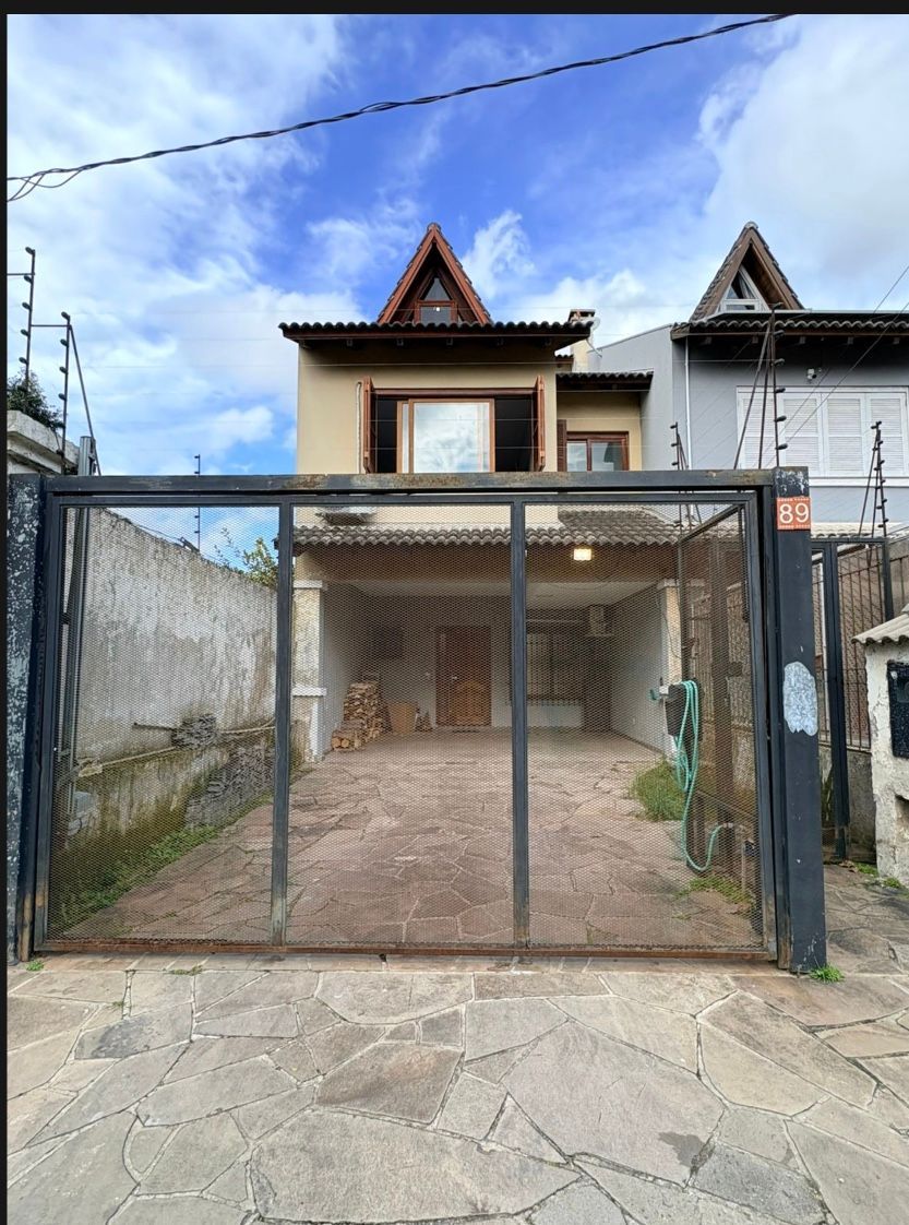 Casa, 3 dormitórios no bairro Ipanema em Porto Alegre para Comprar
