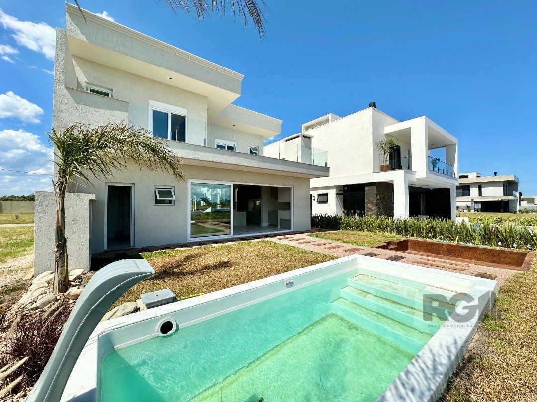 Casa de Condomínio à venda com 4 quartos, 330m² - Foto 2
