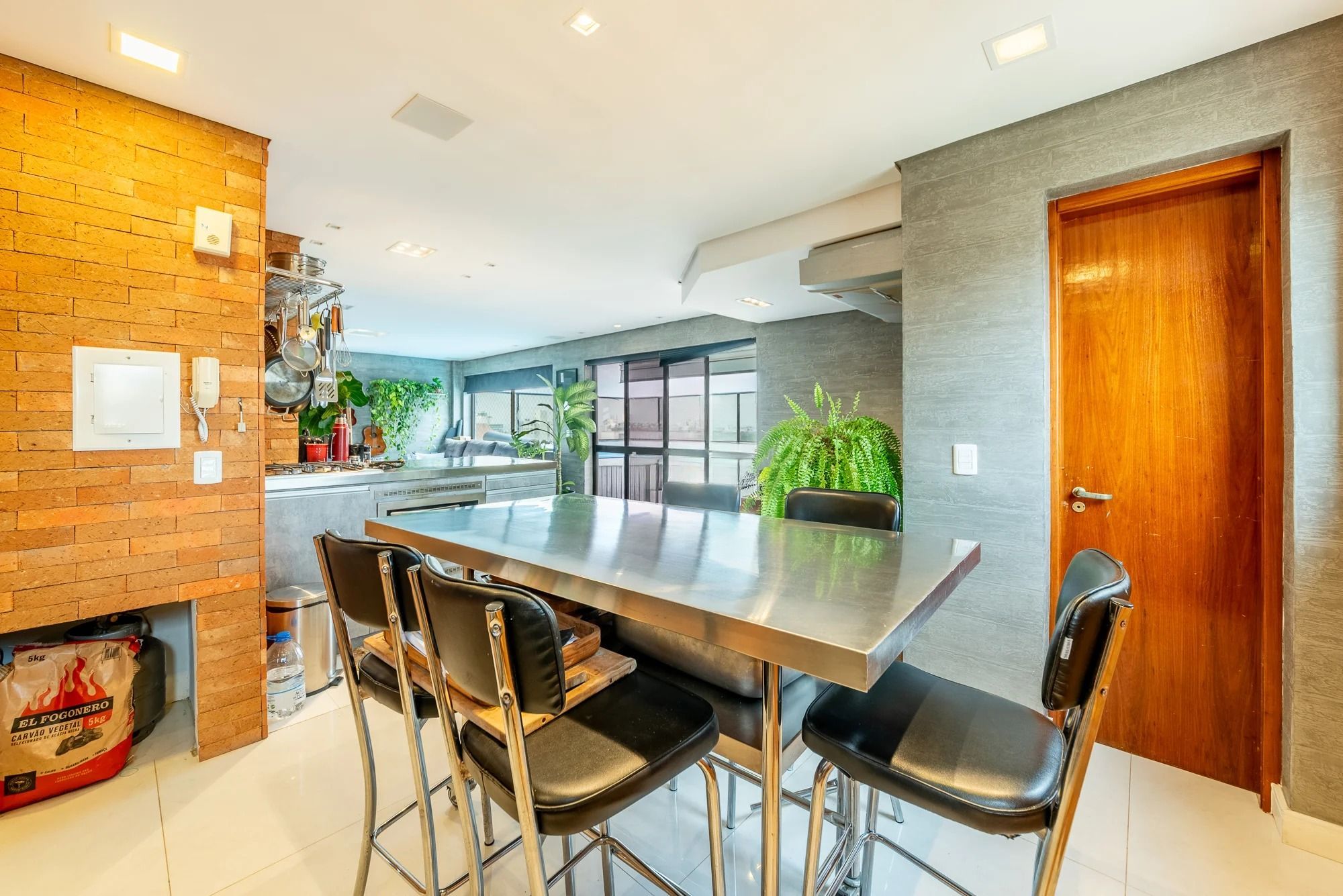 Cobertura com 203m² e 3 dormitórios, 1 suíte, 4 vagas no bairro Higienópolis