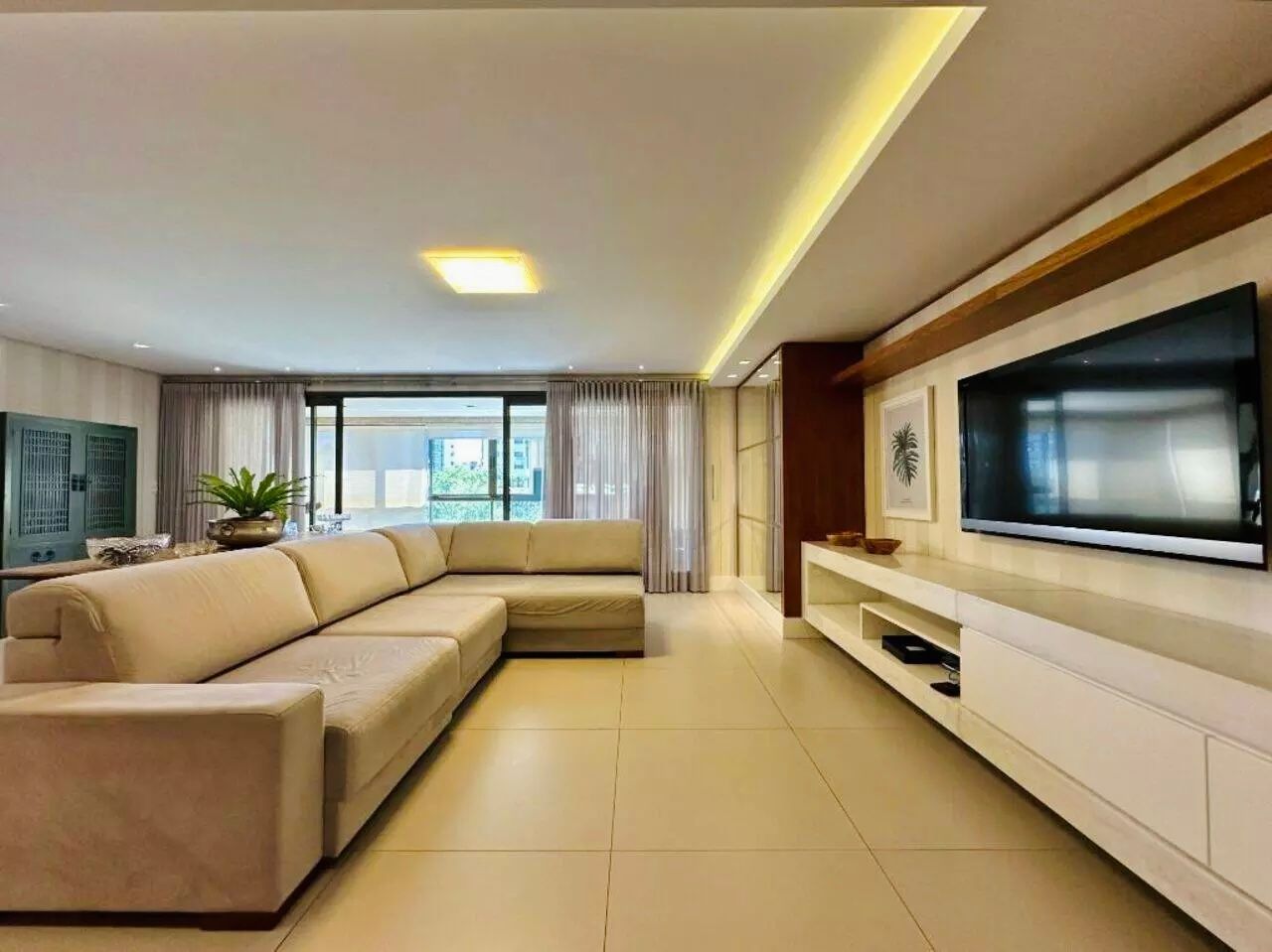 Apartamento a venda com 3 suítes no Condomínio Royal Palace Canoas