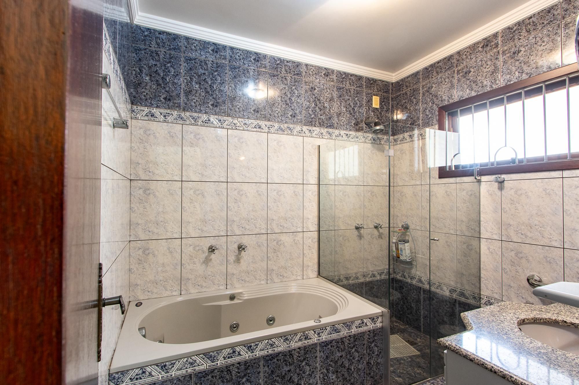 Casa, 3 quartos, 228 m² - Foto 35