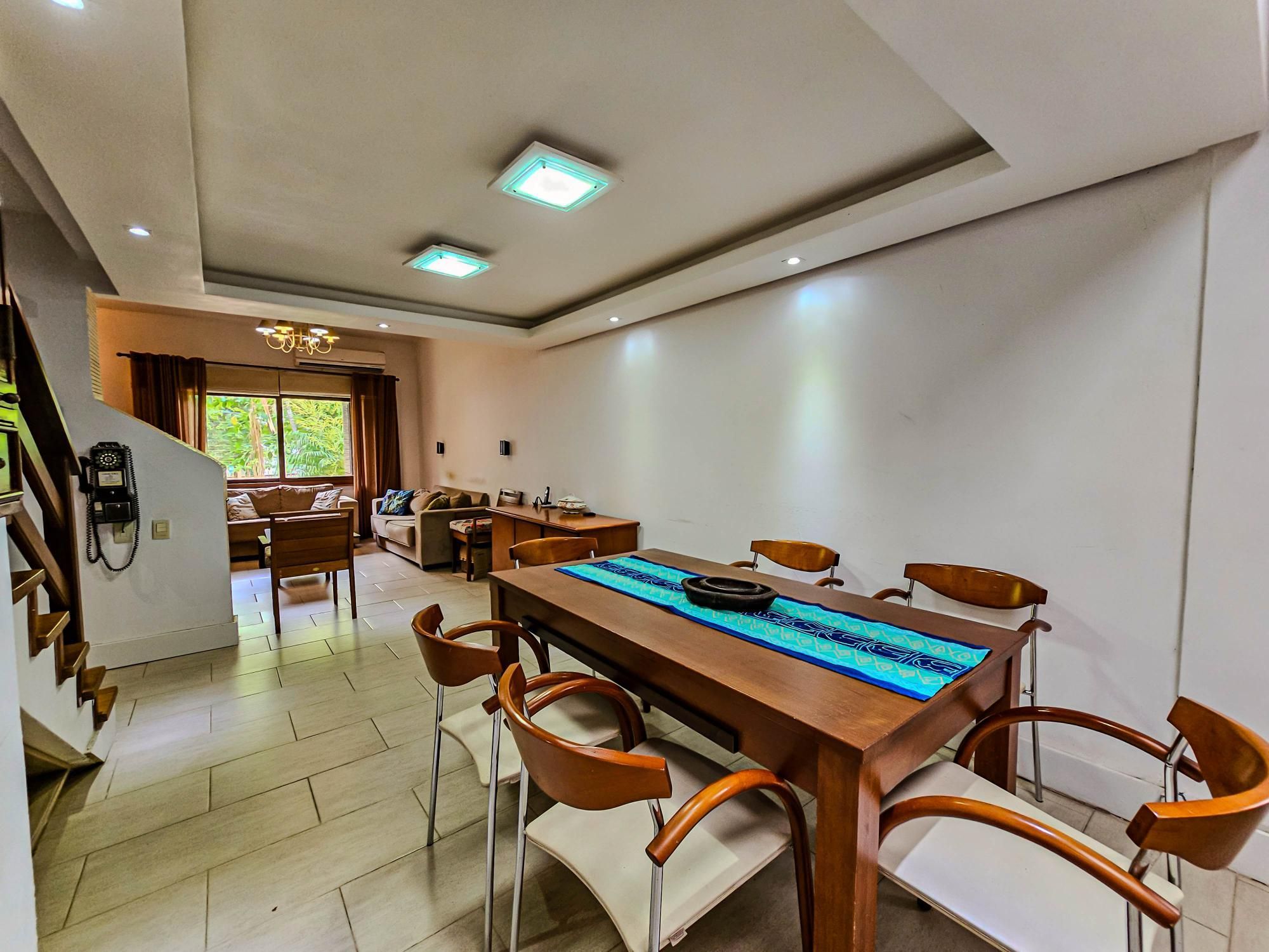 Casa de Condomínio à venda com 5 quartos, 160m² - Foto 1