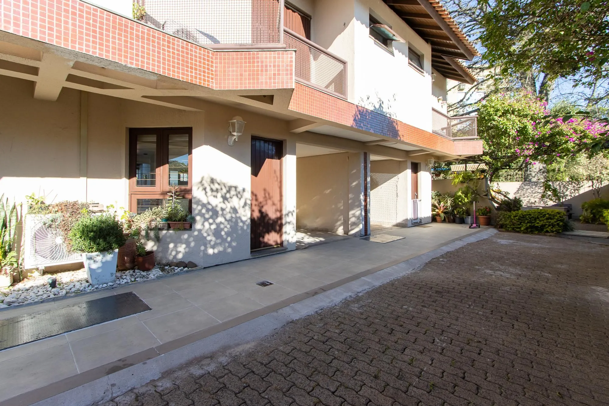 Casa em condomínio, com 3 dormitórios,