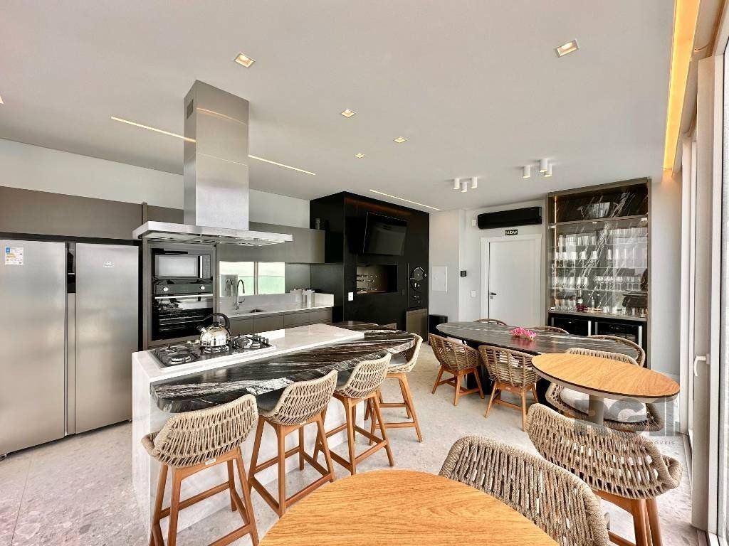 Apartamento à venda com 3 quartos, 220m² - Foto 9