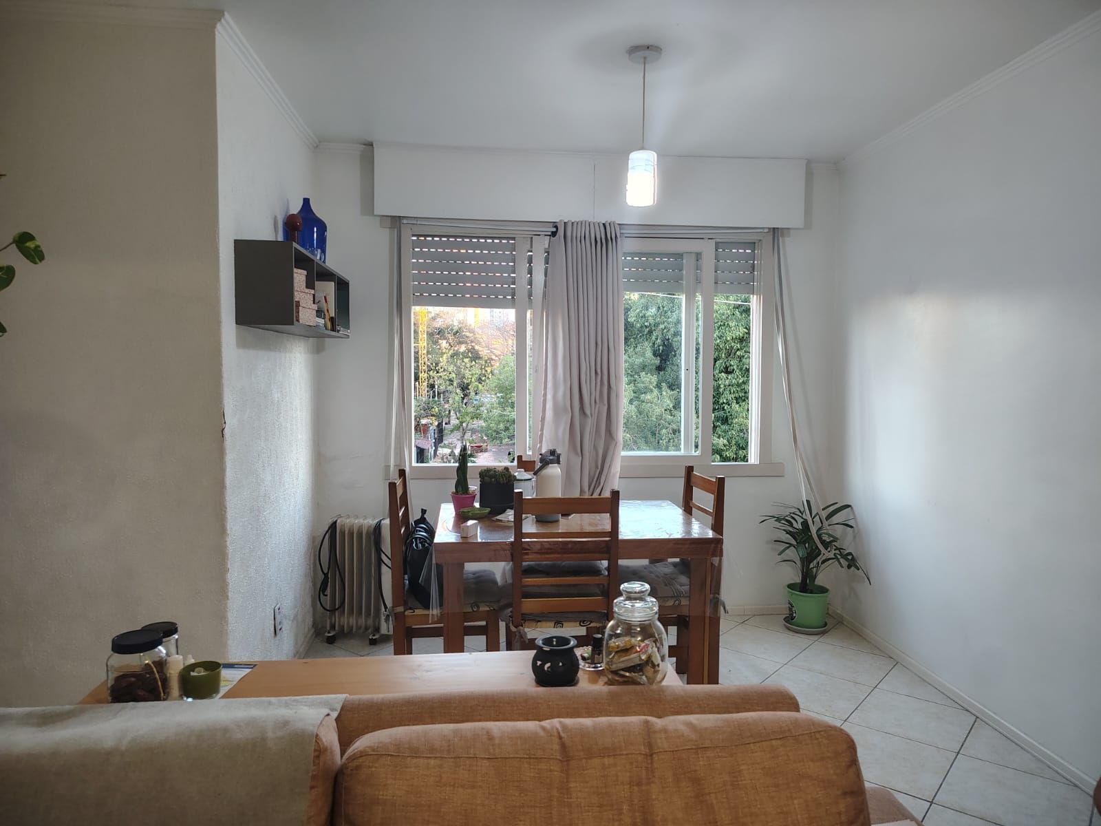 Apartamento de 2 quartos, living para 2 ambientes, banheiro social e 1 vaga escriturada. — foto 2