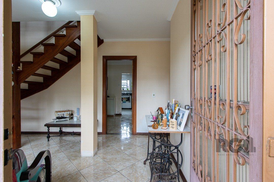 Casa à venda com 3 quartos, 250m² - Foto 4
