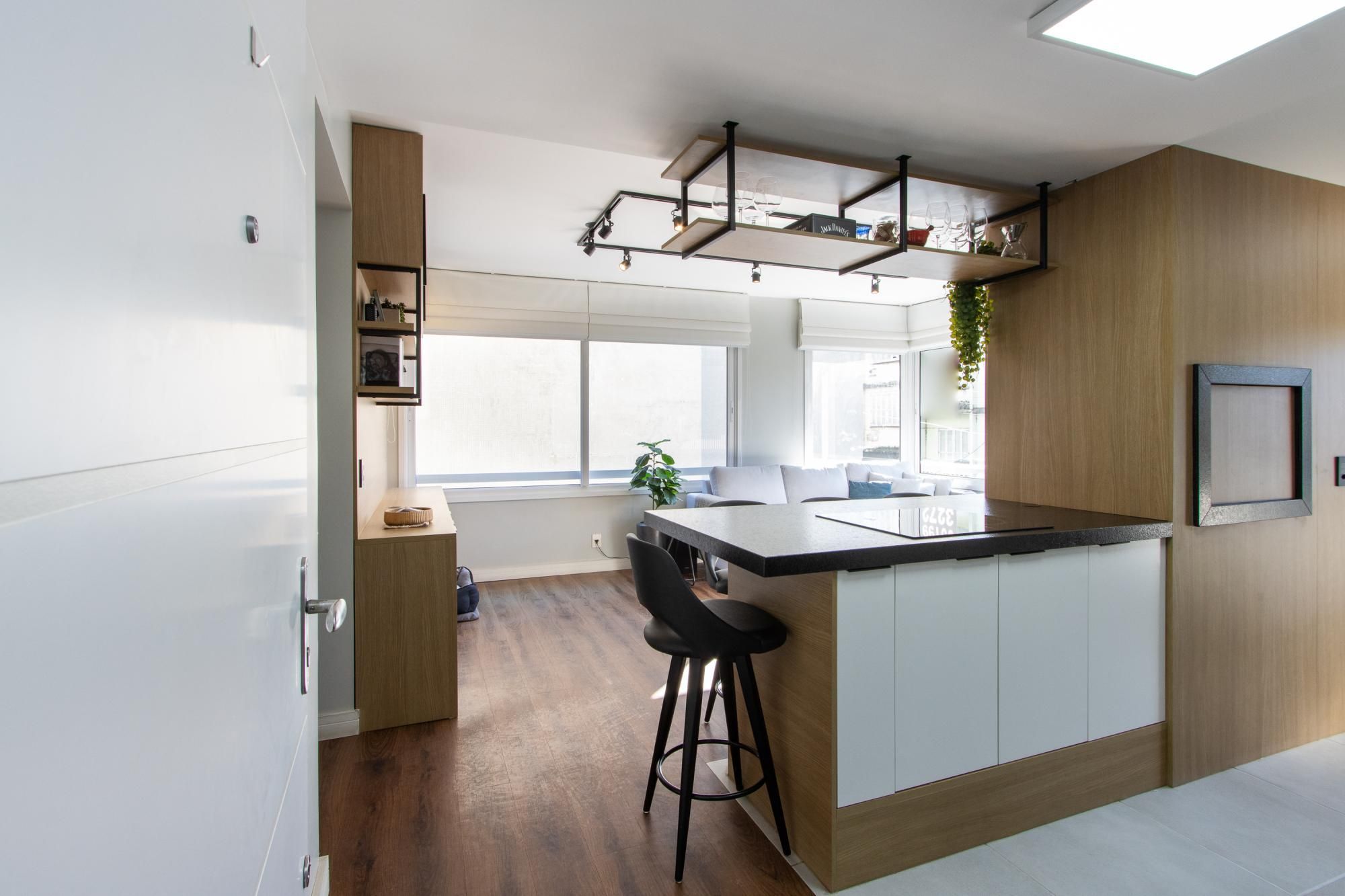 Apartamento à venda com 70m², 2 quartos, 1 suíte, 1 vaga no bairro Menino Deus em Porto Alegre