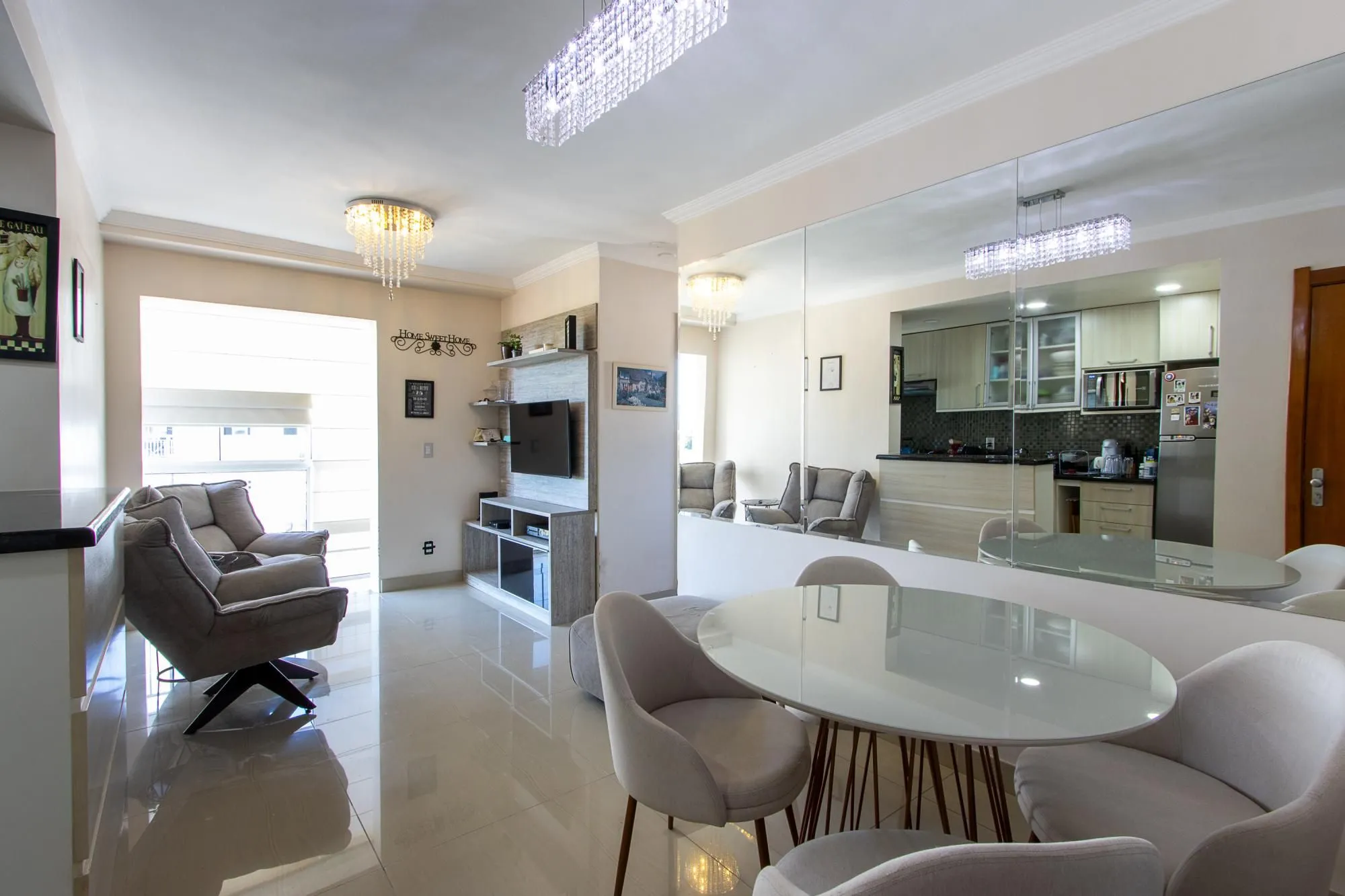 Apartamento, 2 dormitórios e 1 vaga, bairro Jardim Carvalho.