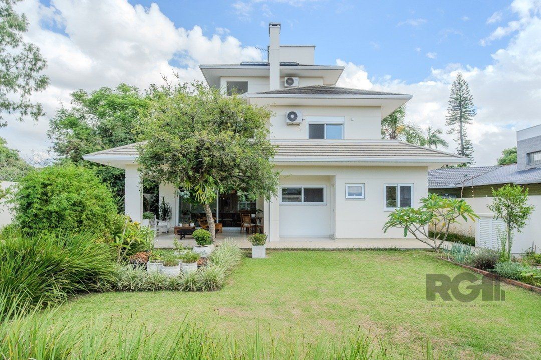 Casa à venda com 3 quartos, 358m² - Foto 1