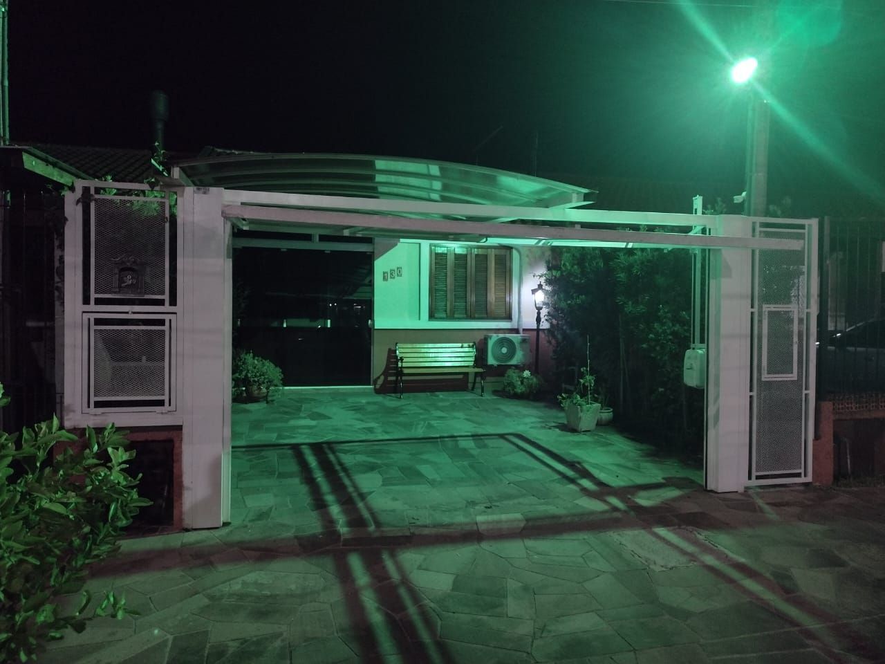 Casa 2 dormitórios no bairro Hípica