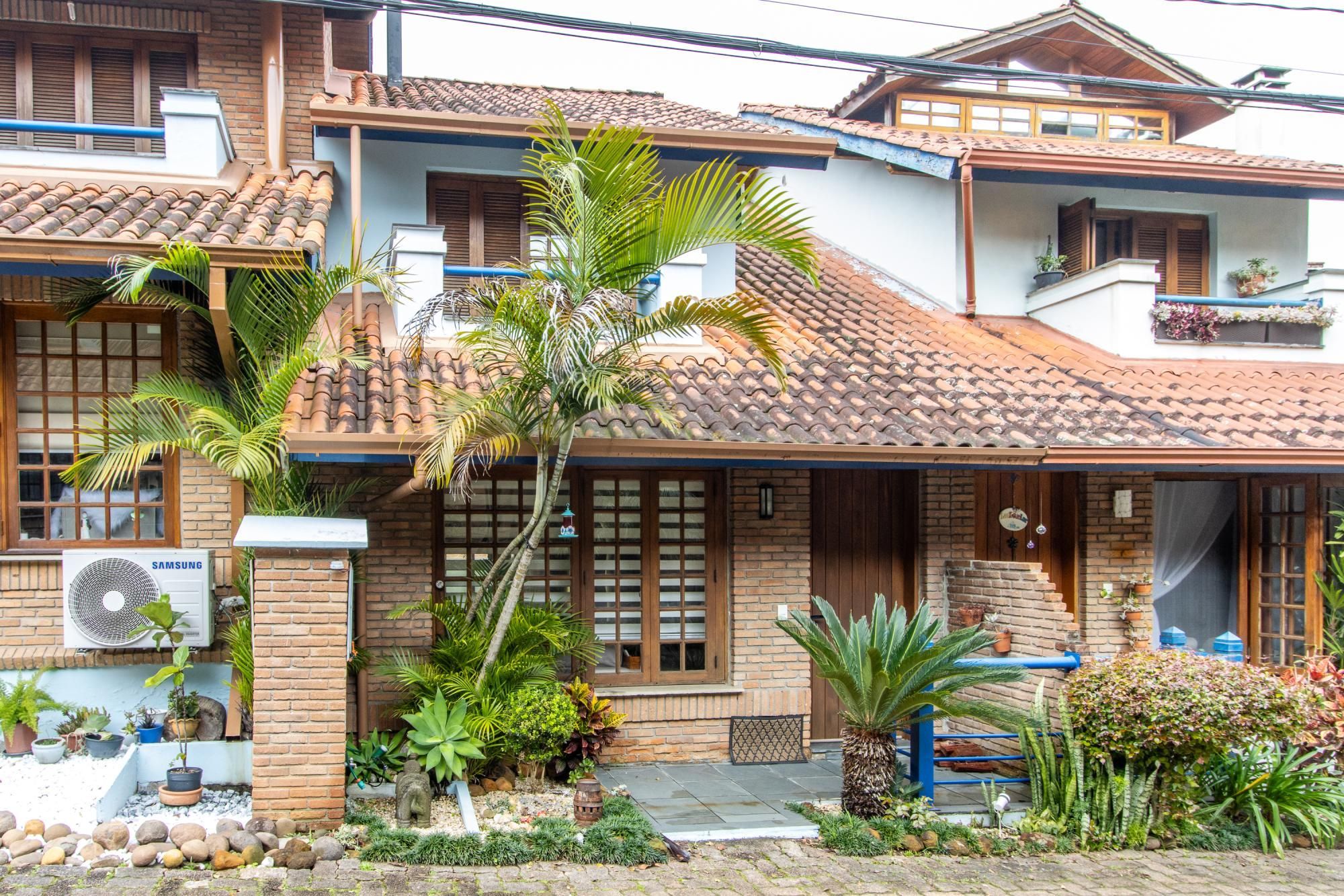 Bela casa em condominio Zona Sul !