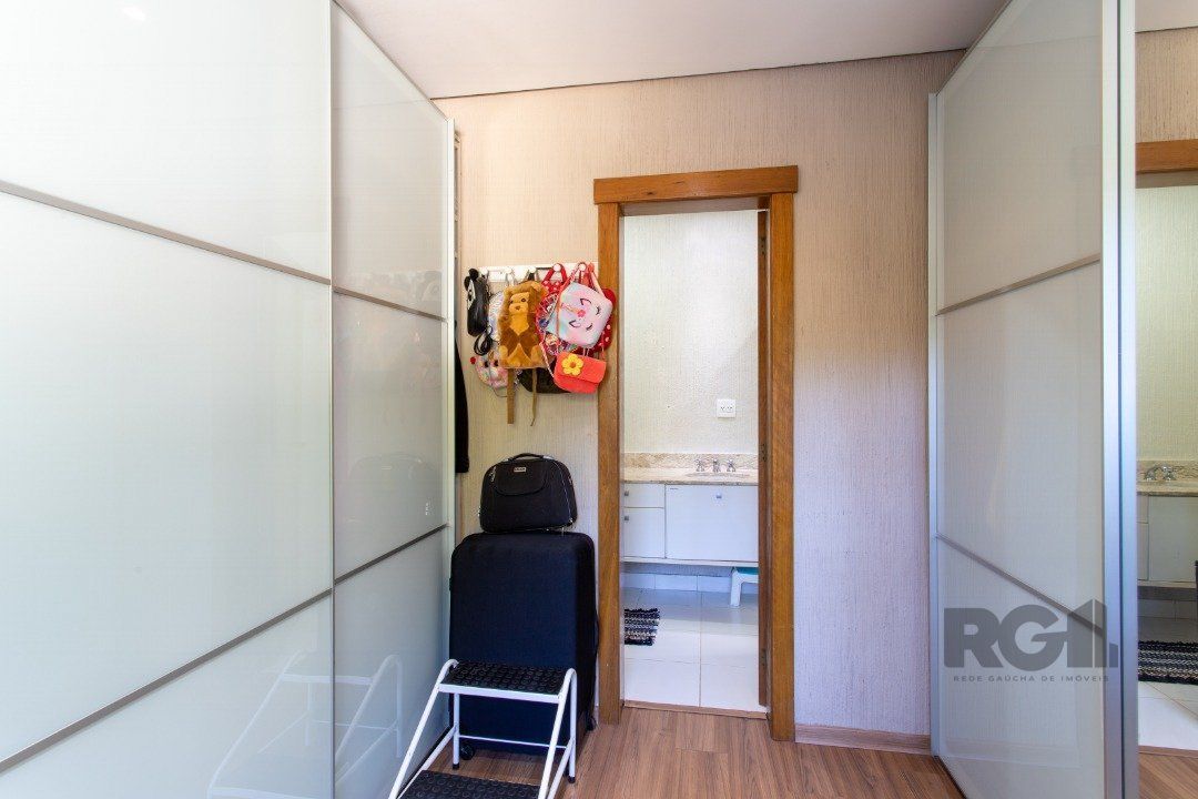 Casa de Condomínio à venda com 4 quartos, 226m² - Foto 32