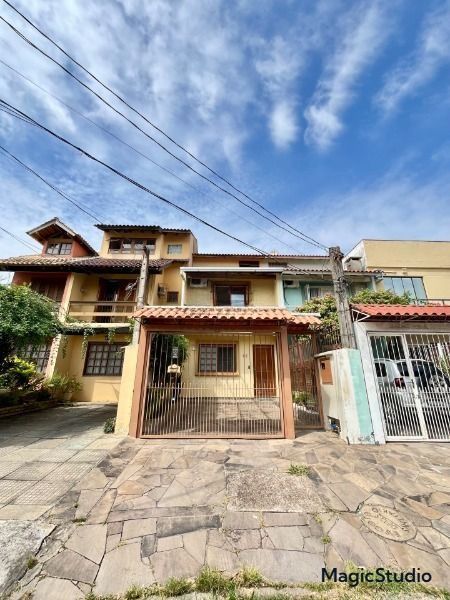 Casa, 3 dormitórios no bairro Hípica em Porto Alegre para Comprar