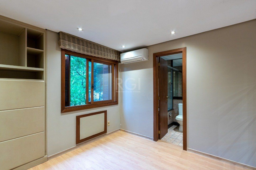 Casa de Condomínio à venda com 4 quartos, 215m² - Foto 32